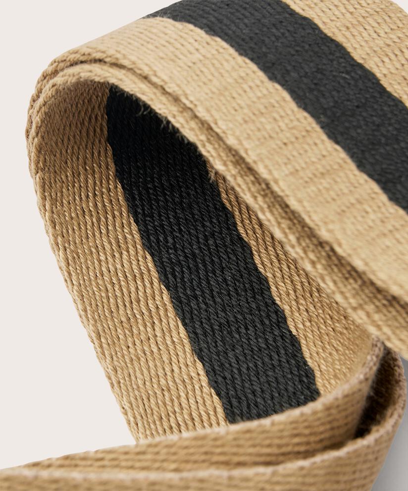 Rebia Belt, Safari